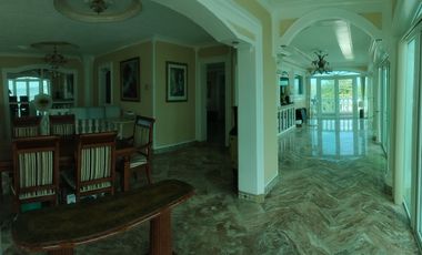 Royal Villa in the middle of a botanical dream location with ocean view