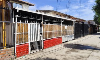 Vende Casa plena Av.Ejercito entre San Jose y Los Comendadores Futuro Metro San Geronimo