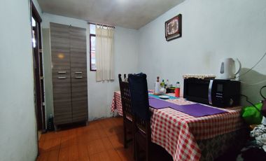 Vende Casa plena Av.Ejercito entre San Jose y Los Comendadores Futuro Metro San Geronimo