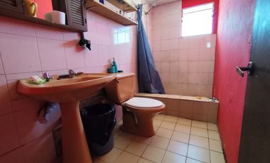 Vende Casa plena Av.Ejercito entre San Jose y Los Comendadores Futuro Metro San Geronimo