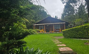 VENTA DE CABAÑA CON HERMOSOS JARDINES MINERAL DEL CHICO, CARBONERAS