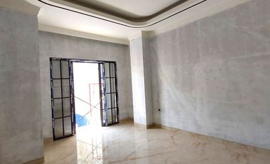 Rumah Super Mewah 3 Lantai Banyuraden