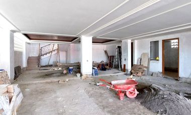 Rumah Super Mewah 3 Lantai Banyuraden
