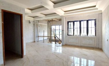 Rumah Super Mewah 3 Lantai Banyuraden