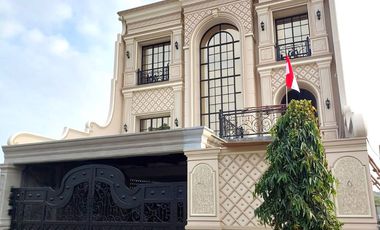Rumah Super Mewah 3 Lantai Banyuraden