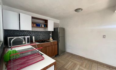 VENTA DE CASA SOLA CON ALBERCA Y JARDIN DENTRO DE FRACC. EN TLAYACAPAN, MORELOS.