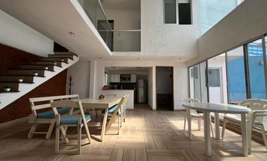 VENTA DE CASA SOLA CON ALBERCA Y JARDIN DENTRO DE FRACC. EN TLAYACAPAN, MORELOS.