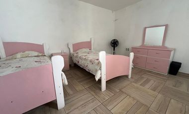 VENTA DE CASA SOLA CON ALBERCA Y JARDIN DENTRO DE FRACC. EN TLAYACAPAN, MORELOS.