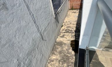 VENTA DE CASA SOLA CON ALBERCA Y JARDIN DENTRO DE FRACC. EN TLAYACAPAN, MORELOS.