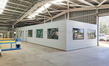 Se vende Gran Galpón en zona industrial en Curacaví, calle principal.