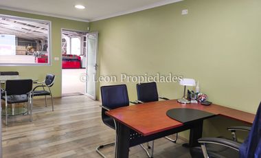 Se vende Gran Galpón en zona industrial en Curacaví, calle principal.