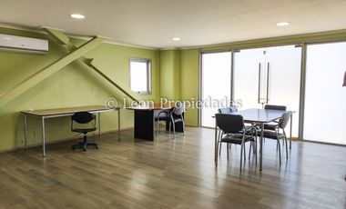 Se vende Gran Galpón en zona industrial en Curacaví, calle principal.