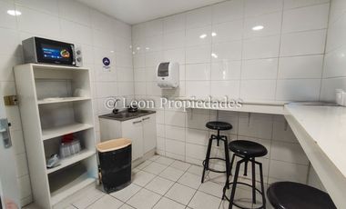 Se vende Gran Galpón en zona industrial en Curacaví, calle principal.