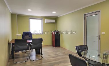 Se vende Gran Galpón en zona industrial en Curacaví, calle principal.