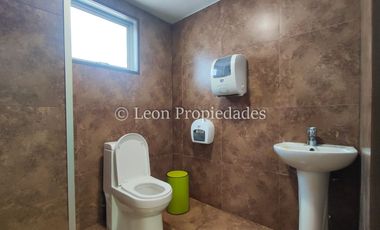 Se vende Gran Galpón en zona industrial en Curacaví, calle principal.