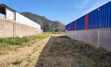 Se vende Gran Galpón en zona industrial en Curacaví, calle principal.