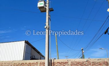 Se vende Gran Galpón en zona industrial en Curacaví, calle principal.
