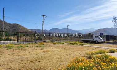 Se vende Gran Galpón en zona industrial en Curacaví, calle principal.
