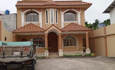 Se vende casa con finos acabados en Machala