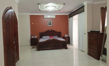 Se vende casa con finos acabados en Machala