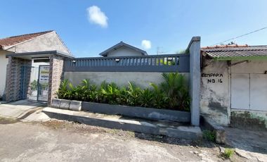 Dijual/Disewakan Rumah Perum Sari Jimbaran Nusa Dua Bali Fully Furnished Bagus Nyaman Siap Huni Lokasi Sangat Strategis