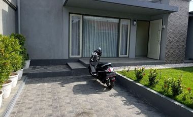 Dijual/Disewakan Rumah Perum Sari Jimbaran Nusa Dua Bali Fully Furnished Bagus Nyaman Siap Huni Lokasi Sangat Strategis