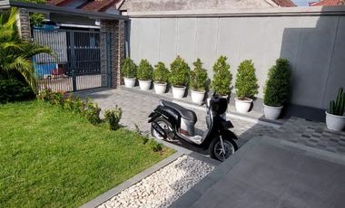 Dijual/Disewakan Rumah Perum Sari Jimbaran Nusa Dua Bali Fully Furnished Bagus Nyaman Siap Huni Lokasi Sangat Strategis