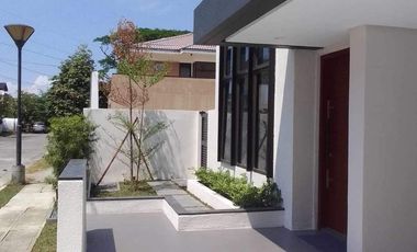 FOR SALE! 3 Storey House in Verdana Homes, Mamplasan Laguna