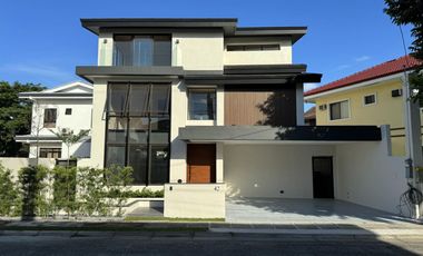 FOR SALE! 3 Storey House in Verdana Homes, Mamplasan Laguna