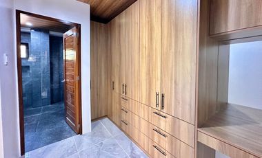 FOR SALE NEWLY BUILT MARVELOUS DESIGN 3 STOREY HOUSE IN BATANGAS
