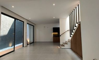Rumah baru di komplek elit Duren sawit Jakarta Timur