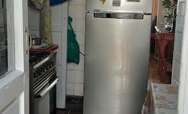 SOLIDA CASA  UN PISO TRADICIONAL COMUNA DE  SAN MIGUEL. ANTEJARDIN Y PATIO