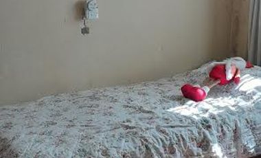 SOLIDA CASA  UN PISO TRADICIONAL COMUNA DE  SAN MIGUEL. ANTEJARDIN Y PATIO