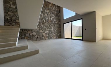 Casa con doble altura en Área Social y Rooftop en Lomas de Juriquilla