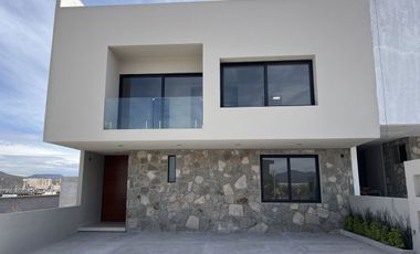 Casa con doble altura en Área Social y Rooftop en Lomas de Juriquilla