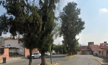 Bonita y amplia casa en remate en la Col. Jardines del Alba, Cuautitlán Izcalli, Edomex!