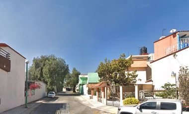 Bonita y amplia casa en remate en Jardines del Alba, Cuautitlán Izcalli, Edomex!