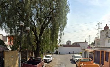 Bonita y amplia casa en remate en Jardines del Alba, Cuautitlán Izcalli, Edomex!