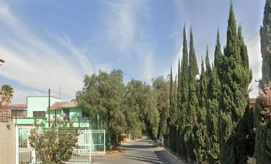 Bonita y amplia casa en remate en Jardines del Alba, Cuautitlán Izcalli, Edomex!