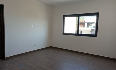 VENTA CASA FRENTE A PARQUE BOSQUES DE LAS MISIONES SECTOR ENCINO