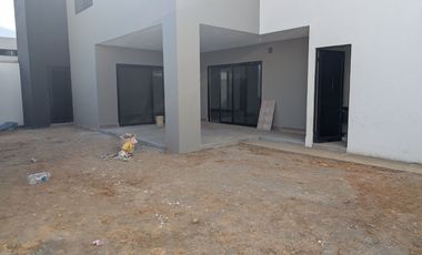 VENTA CASA FRENTE A PARQUE BOSQUES DE LAS MISIONES SECTOR ENCINO