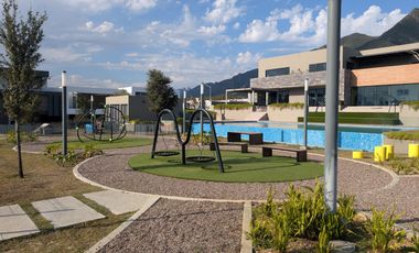 VENTA CASA FRENTE A PARQUE BOSQUES DE LAS MISIONES SECTOR ENCINO