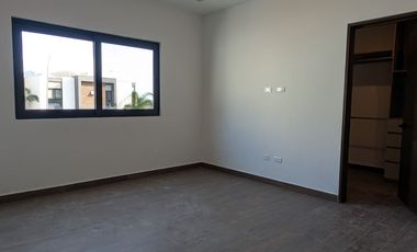 VENTA CASA FRENTE A PARQUE BOSQUES DE LAS MISIONES SECTOR ENCINO