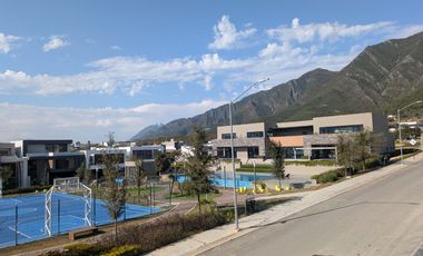 VENTA CASA FRENTE A PARQUE BOSQUES DE LAS MISIONES SECTOR ENCINO