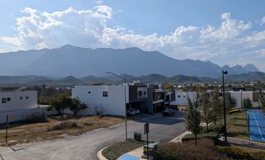 VENTA CASA FRENTE A PARQUE BOSQUES DE LAS MISIONES SECTOR ENCINO