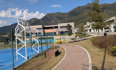 VENTA CASA FRENTE A PARQUE BOSQUES DE LAS MISIONES SECTOR ENCINO