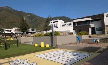 VENTA CASA FRENTE A PARQUE BOSQUES DE LAS MISIONES SECTOR ENCINO