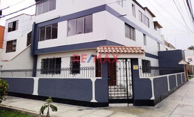 Se Alquila Amplia Vivienda Remodelada De 2 Pisos En Esquina, Tranquila Ubicación En Urb. Matellini1114510