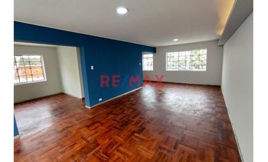 Se Alquila Amplia Vivienda Remodelada De 2 Pisos En Esquina, Tranquila Ubicación En Urb. Matellini1114510