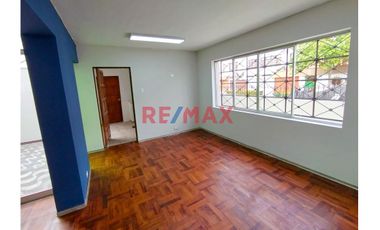 Se Alquila Amplia Vivienda Remodelada De 2 Pisos En Esquina, Tranquila Ubicación En Urb. Matellini1114510